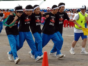新たな伝統となりつつある〈五人六脚〉